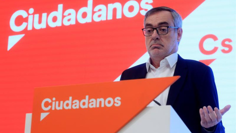 El secretario general de Ciudadanos (Cs), José Manuel Villegas, durante la rueda de prensa para analizar la actualidad, este jueves en la sede del partido naranja en Madrid.- EFE/Fernando Alvarado