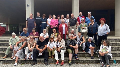 23/10/23 Varios de los socios de Larlilás, la asoaciación que planea construir en Galicia una residencia para mayores colaborativa y autogestionada bajo los principios de un ideario feminista, progresista, laico, solidario, igualitario y pa