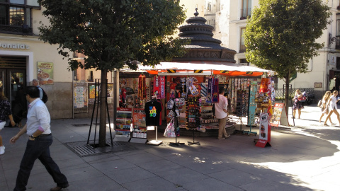 Artículos de recuerdos para turistas, principal reclamo de los quioscos. Foto MTZ