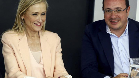 La candidata del PP a la Comunidad de Madrid, Cristina Cifuentes (i), junto al candidato del PP a la presidencia de Murcia, Pedro Antonio Sánchez (d) , durante la reunión del Comité Ejecutivo Nacional del PP esta tarde en Madrid. Pedro Anto