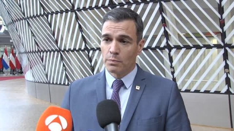 Sánchez anuncia un acuerdo para "sustituir el MidCat por un corredor de energía verde"