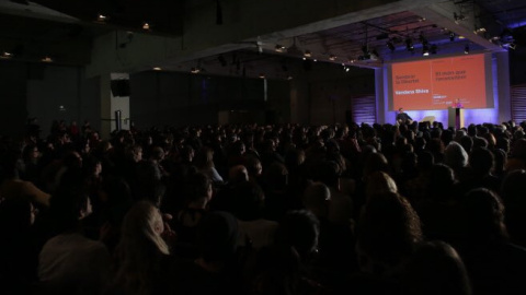 L'auditori del CCCB, ple de gom a gom en la conferència de Vandana Shiva. / CCCB