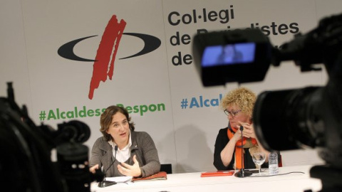 L'alcaldessa de Barcelona, Ada Colau, al Col·legi de Periodistes de Catalunya en la conferència 'L'alcaldessa respon'. / Col·legi de Periodistes.