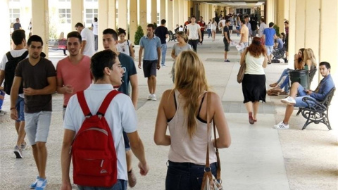 Un grupo de jóvenes estudiantes. EUROPA PRESS