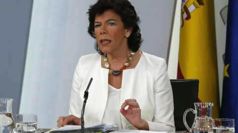 La ministra Portavoz Isabel Celaá, durante la rueda de prensa celebrada tras el Consejo de Ministros en el Palacio de la Moncloa. EFE/Paco Campos