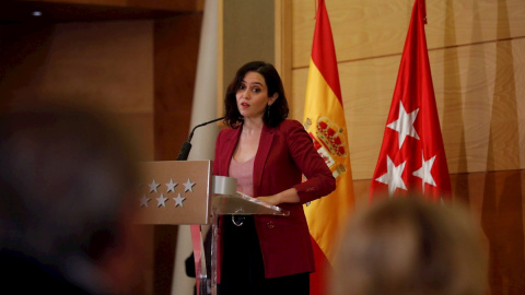 La presidenta de la Comunidad de Madrid, Isabel Díaz Ayuso, tras recibir el premio "Sociedad Civil" otorgado por la Fundación Civismo en Madrid. EFE/ David Fernández