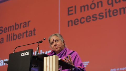 La activista india Vandana Shiva, en su conferencia en el Centre de Cultura Contemporània de Barcelona (CCCB).