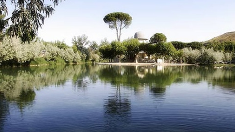 La zona suroeste de Zaragoza alberga un lago termal de dos hectáreas único en Europa cuya existencia se ve amenazada por las prospecciones de fracking. Termaspallares.com