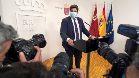 El presidente de la Comunidad de Murcia, Fernando López Miras, durante la rueda de prensa que ha ofrecido este miércoles.