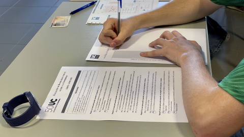 05/06/2023 - Un estudiante comienza su primer examen de la EBAU en Santander, a 5 de junio de 2023.