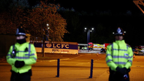 El helicóptero del dueño del Leicester se estrella tras despegar desde el estadio. TIM KEETON/EFE