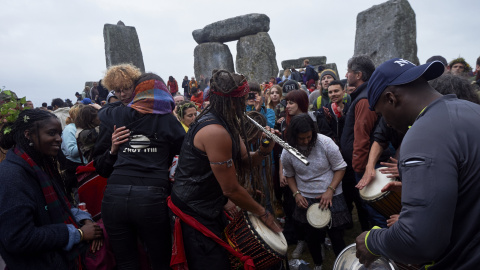 La cifra de asistencia a este evento, precisó la Policía, es considerablemente menor que la de 36.000 personas registrada el año pasado. En esta ocasión, las autoridades habían previsto que la presencia en Stonhenge rondaría las 30.000 pers