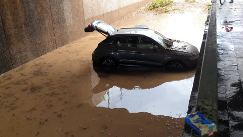 Inundacions a Vilonava i la Geltrú a causa de les fortes pluges d'aquest diumenge a la nit. @Eliperezup