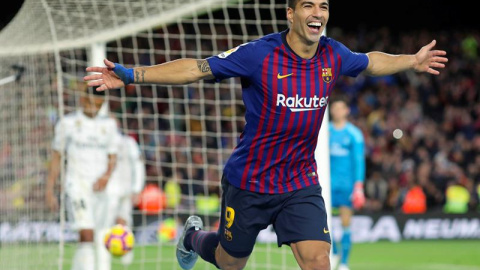 Luis Suárez celebra uno de los tres goles que ha hecho al Real Madrid en este 5-1.- EFE