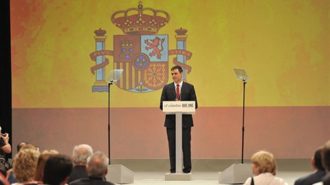 Pedro Sánchez, durante el acto de su proclamación del domingo que estuvo presidido por la bandera rojigualda. EUROPA PRESS