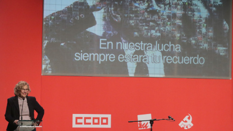 La alcaldesa de Madrid, Manuela Carmena, interviene en el acto con motivo del centenario de Marcelino Camacho, celebrado en la sede de CCOO. EFE/Zipi