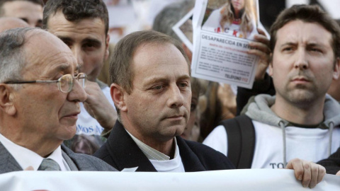 Antonio del Castillo en una manifestación para pedir justicia por su hija Marta del Castillo. EFE