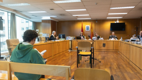 Francisco Nicolás Gómez Iglesias, conocido como ‘El Pequeño Nicolás’, durante un juicio en la Audiencia Provincial de Madrid, a 25 de octubre de 2022, en Madrid