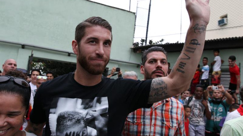 Sergio Ramos, y de fondo su hermano y representante René, la semana pasada en La Habana. /EFE