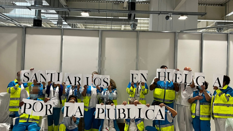 Imagen de unos sanitarios horas previas a la reunión entre Gobierno y Comité de Huelga.