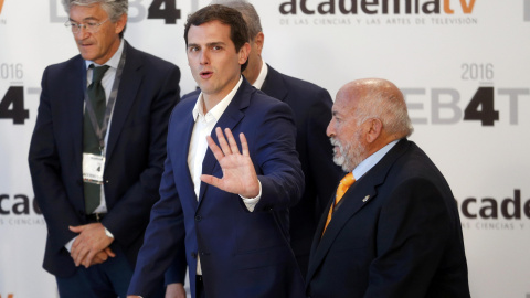 El líder de Ciudadanos, Albert Rivera, a su llegada al Palacio de Congresos de Madrid, donde se ha celebrado el único debate a cuatro de la campaña del 26-J. REUTERS/Juan Medina