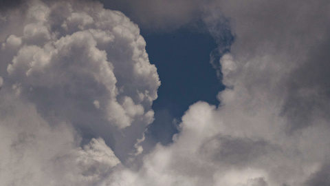 Fotografía del cielo tormentoso, en Lugo (Galicia).