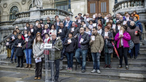 Foto de archivo de Joseba Azkarraga y otros miembros de Sare, en Bilbao. / EFE