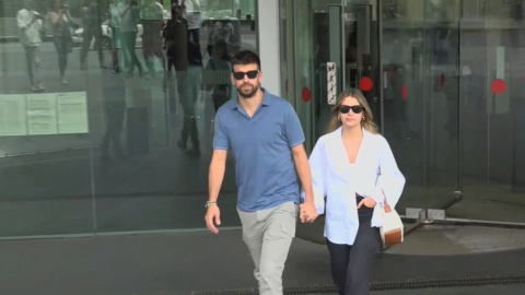 Gerard Piqué y Clara Chía salen de los juzgados de Barcelona tras declarar contra el 'paparazzi' Jordi Martín.