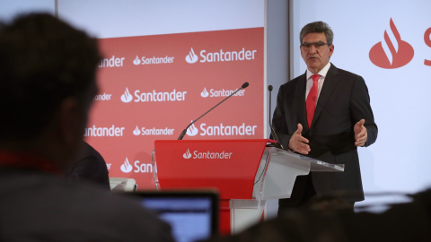 El consejero delegado del Banco Santander, José Antonio Álvarez, durante una rueda de prensa para presenta los resultados del tercer trimestre del banco. EFE/ZIPI