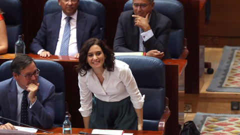 Isabel Díaz Ayuso pronuncia su voto favorable en la sesión de investidura de la Comunidad de Madrid. Ha resolutado elegida con el apoyo de PP, Ciudadanos y Vox. EFE/ Kiko Huesca