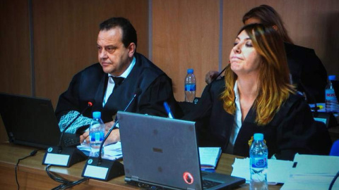 Los fiscales anticorrupción, Pedro Horrach y Ana Lamas, durante la decimooctava jornada del juicio del 'caso Nóos' ante la Audiencia de Palma. / EFE