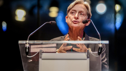 La filósofa Judith Butler pronuncia unas palabras tras recibir la Medalla de Oro del Círculo de Bellas Artes, en Madrid. E.P./Ricardo Rubio