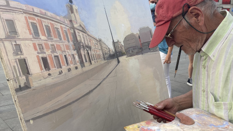 14/07/2021-El pintor Antonio López pinta en la Puerta del Sol, a 14 de julio de 2021, en Madrid