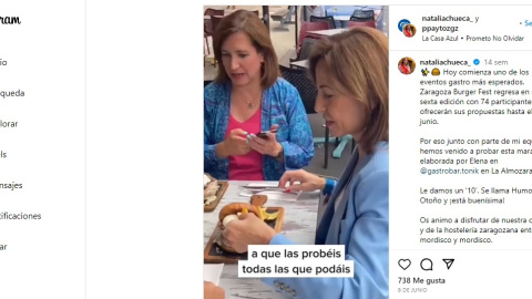 La alcaldesa de Zaragoza, Natalia Chueca, con la exteniente de alcalde Sara Fernández durante el convite.