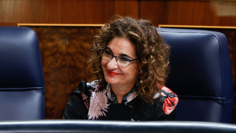 27/10/2022.- La ministra de Hacienda, María Jesús Montero, este jueves en el Congreso que celebra la segunda jornada del debate de las enmiendas a la totalidad presentadas por la oposición al proyecto de Presupuestos Generales del Estado de