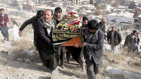 Funeral de las víctimas del atentado de Kabul. EFE/EPA/Hedayatullah Amid