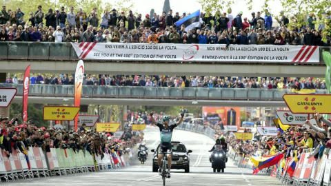 Final d'etapa a Barcelona d'una edició prèvia de la Volta a Catalunya.