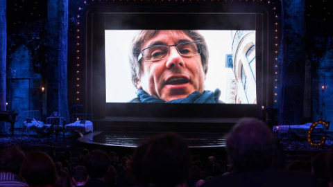 El expresident Carles Puigdemont en videoconferencia en la gala de los X Premios Gaudí, que concede la Academia del Cine Catalán. | MARTA PÉREZ (EFE)