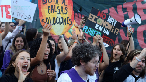 Activistas de  Extinction Rebellion protestan en las calles de Argentina con motivo de la Cumbre Mundial de Alcaldes (C40).