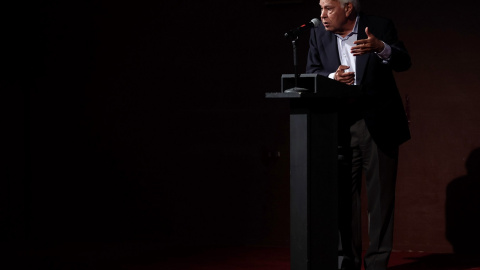 El expresidente del Gobierno Felipe González durante la presentación de su archivo sonoro en el Ateneo de Madrid. E.P./Eduardo Parra