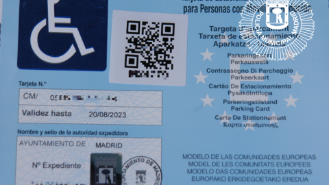 Tarjeta para los conductores con movilidad reducida emitida por el Ayuntamiento de Madrid. Foto Policía Municipal