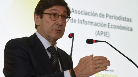 El presidente de Bankia, José Ignacio Goirigolzarri, durante su intervención en los cursos de verano de la UIMP organizados por la Asociación de Periodistas de Información Económica (APIE). EFE/Pedro Puente Hoyos