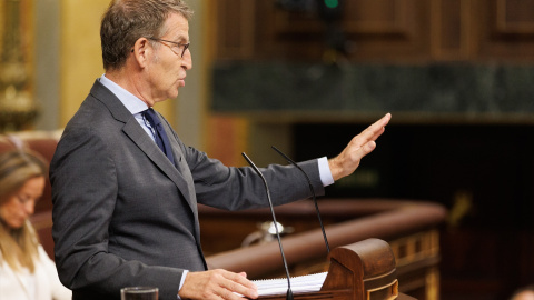 El líder del PP y candidato a la Presidencia del Gobierno, Alberto Núñez Feijóo, interviene durante el pleno de investidura del líder del Partido Popular, en el Congreso de los Diputados, a 27 de septiembre de 2023, en Madrid (España).