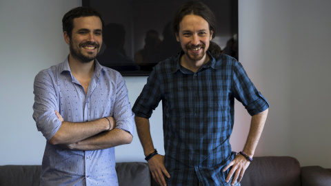 El candidato de IU, Alberto Garzón, junto al líder de Podemos, Pablo Iglesias, durante su reunión del miércoles.- REUTERS