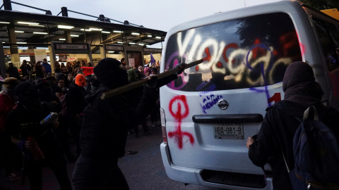 Las mujeres se manifiestan en la protesta "No me protegen, me violan" | Reuters