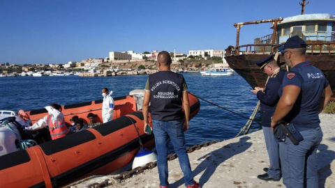 Desembarco de los memnores del Open Arms en lampedusa. EFE/EPA/Concetta Rizzo