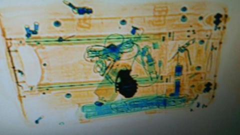 La maleta sospechosa con el cinturón en forma de granada que hizo saltar las alarmas en el AVE.