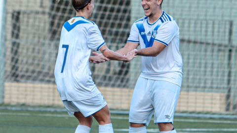 Álex Alcaide con la dorsal número siete del Club Esportiu Europa.