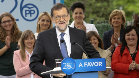 Mariano Rajoy, durante su intervención en el acto electoral del PP en Guadalajara. / PEPE ZAMORA (EFE)