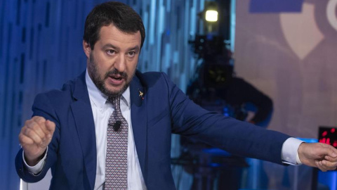 El ministro del Interior italiano, Matteo Salvini, participa en un programa de la televisión italiana, en Roma (Italia) hoy, 7 de noviembre. El Gobierno de Italia avanzó hoy en el endurecimiento de su política migratoria con la aprobación e